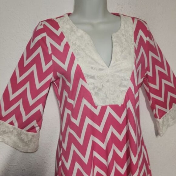 Hot Mama ***Pretty Dress with lace, Pink and white, in size small. - Picture 2 of 12